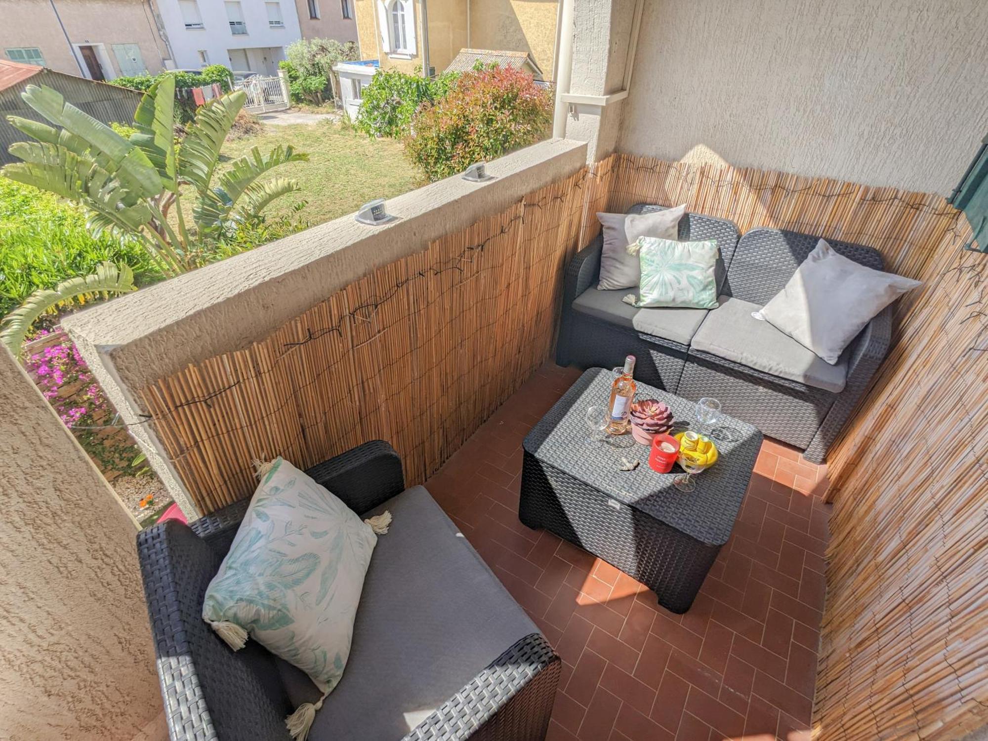 L'Olivine: Beachside Retreat with Southern Terrace La Londe-les-Maures Exterior photo
